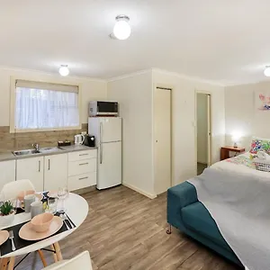  Motel Silver Wattle